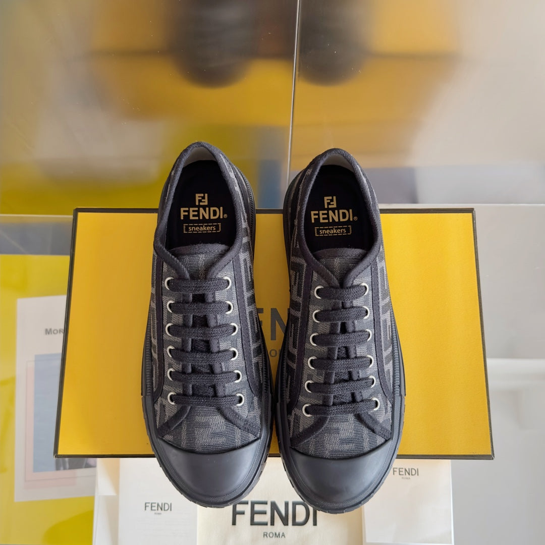 250501 New high-end and simple flat sports shoes