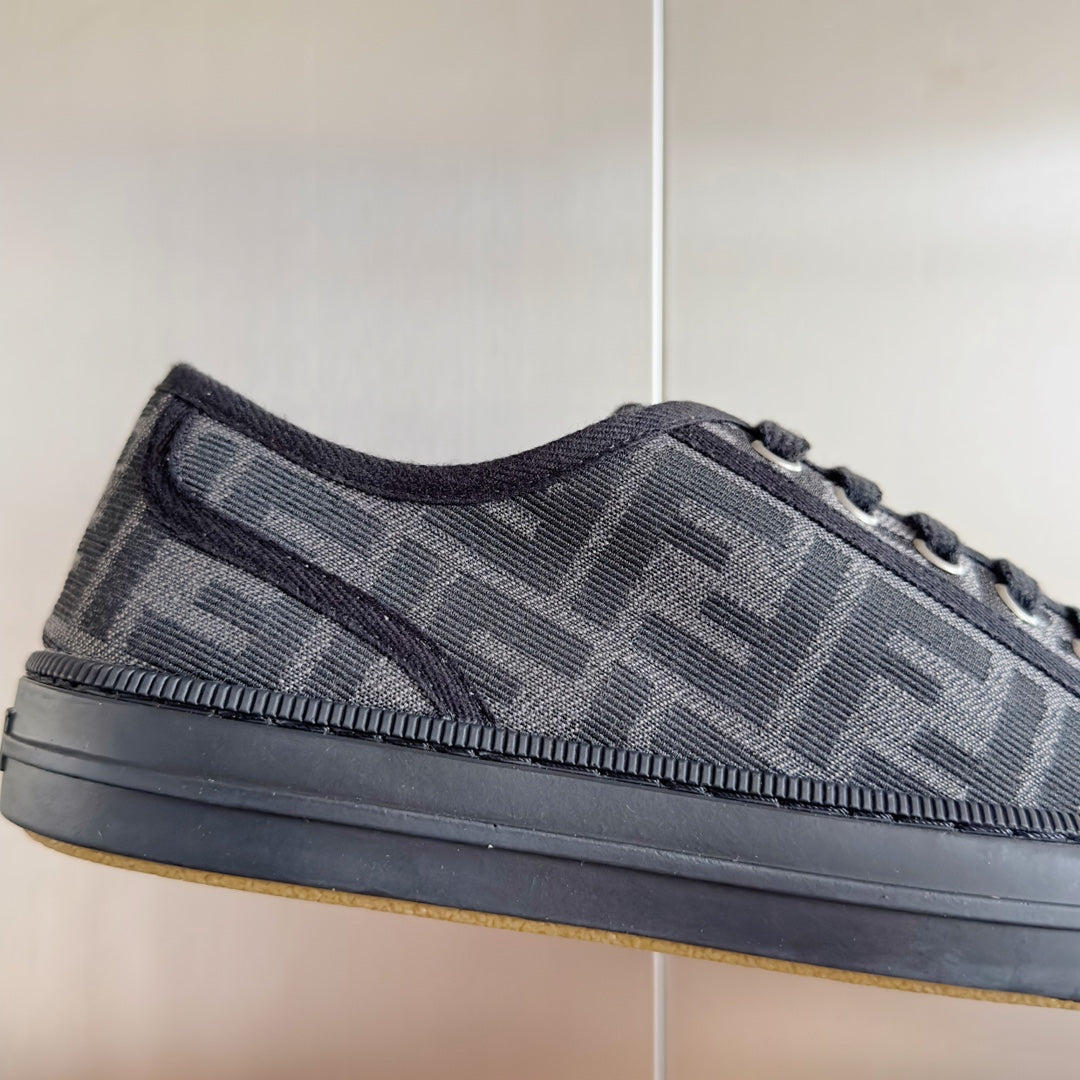 250501 New high-end and simple flat sports shoes