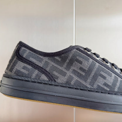 250501 New high-end and simple flat sports shoes