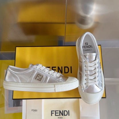 250501 New high-end and simple flat sports shoes