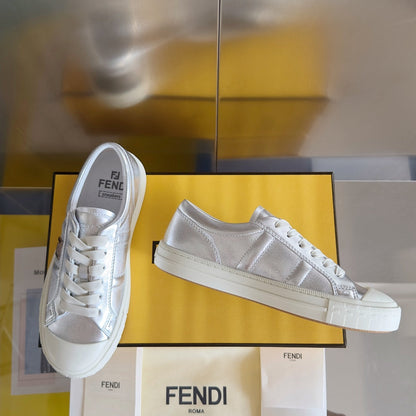 250501 New high-end and simple flat sports shoes
