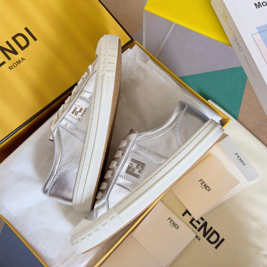 250501 New high-end and simple flat sports shoes