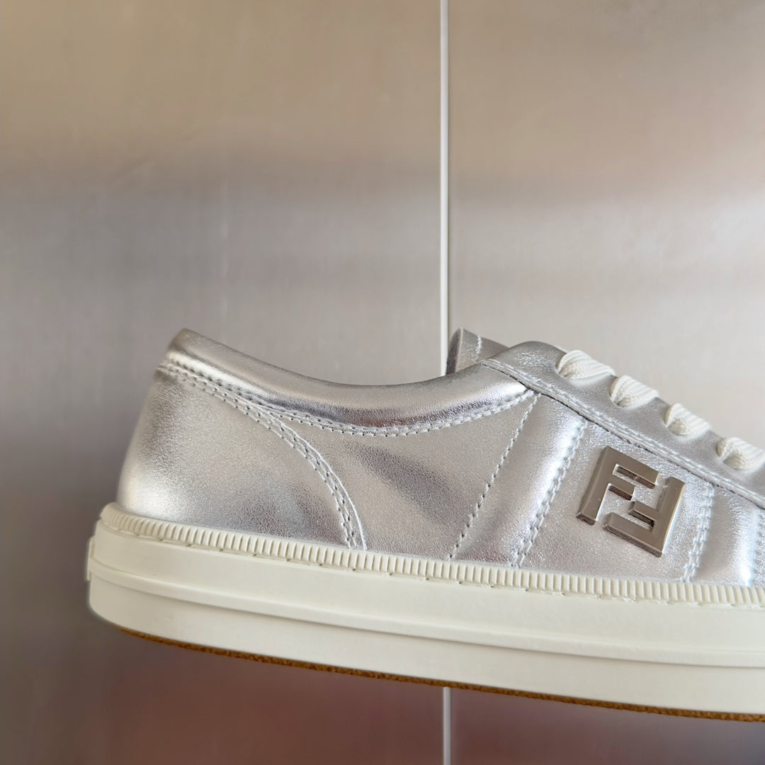 250501 New high-end and simple flat sports shoes
