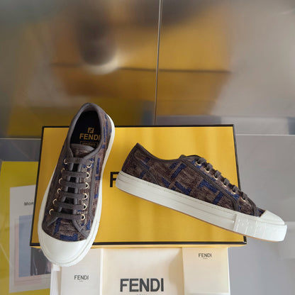 250501 New high-end and simple flat sports shoes