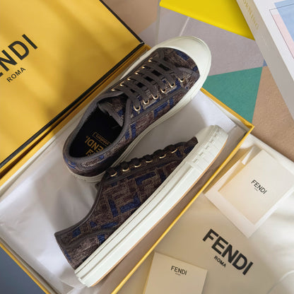 250501 New high-end and simple flat sports shoes