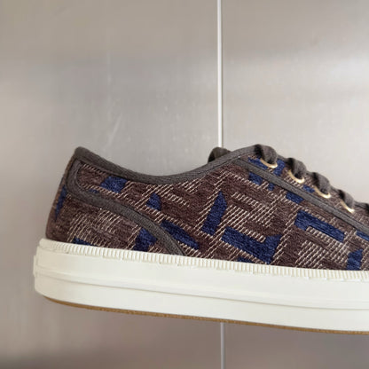250501 New high-end and simple flat sports shoes