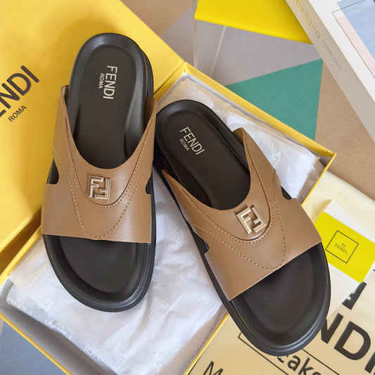 250507 New high-quality thick-soled embossed anti-slip slippers