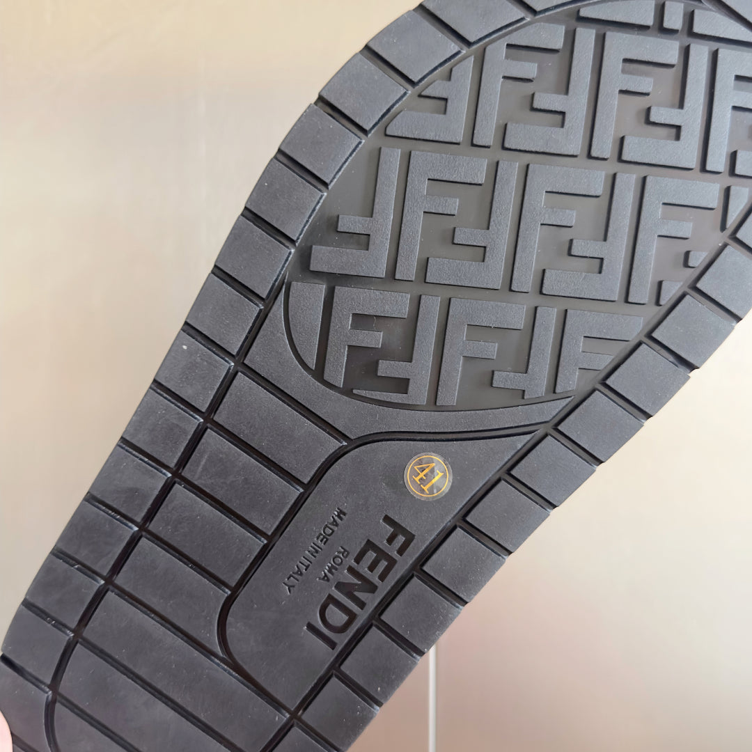 250507 New high-quality thick-soled embossed anti-slip slippers