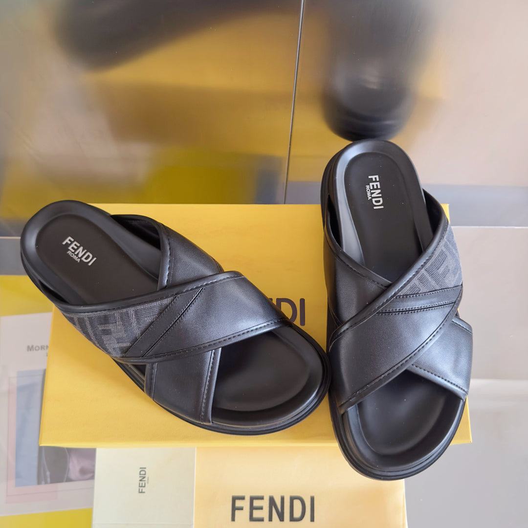 250507 New high-quality thick-soled embossed anti-slip slippers