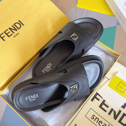250507 New high-quality thick-soled embossed anti-slip slippers