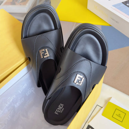 250507 New high-quality thick-soled embossed anti-slip slippers