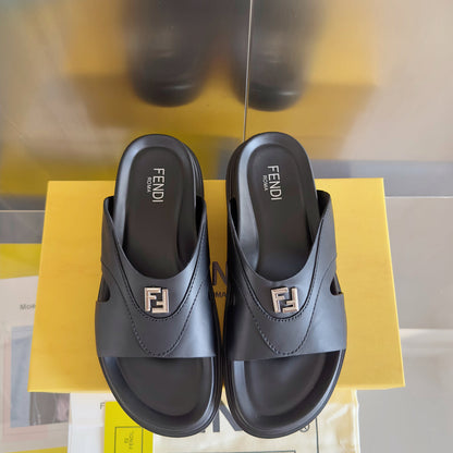 250507 New high-quality thick-soled embossed anti-slip slippers