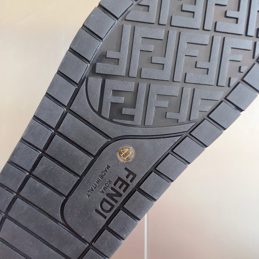 250507 New high-quality thick-soled embossed anti-slip slippers