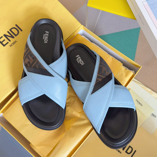 250507 New high-quality thick-soled embossed anti-slip slippers