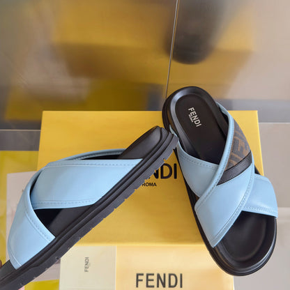 250507 New high-quality thick-soled embossed anti-slip slippers