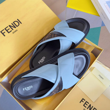 250507 New high-quality thick-soled embossed anti-slip slippers