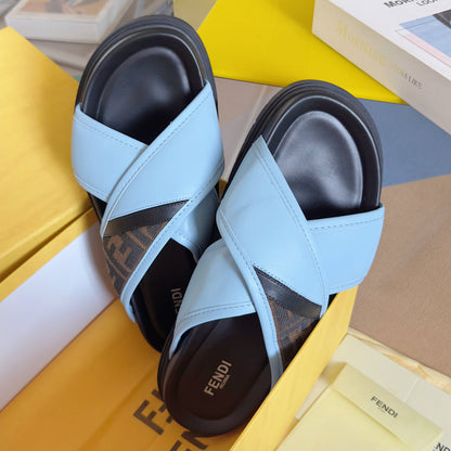 250507 New high-quality thick-soled embossed anti-slip slippers