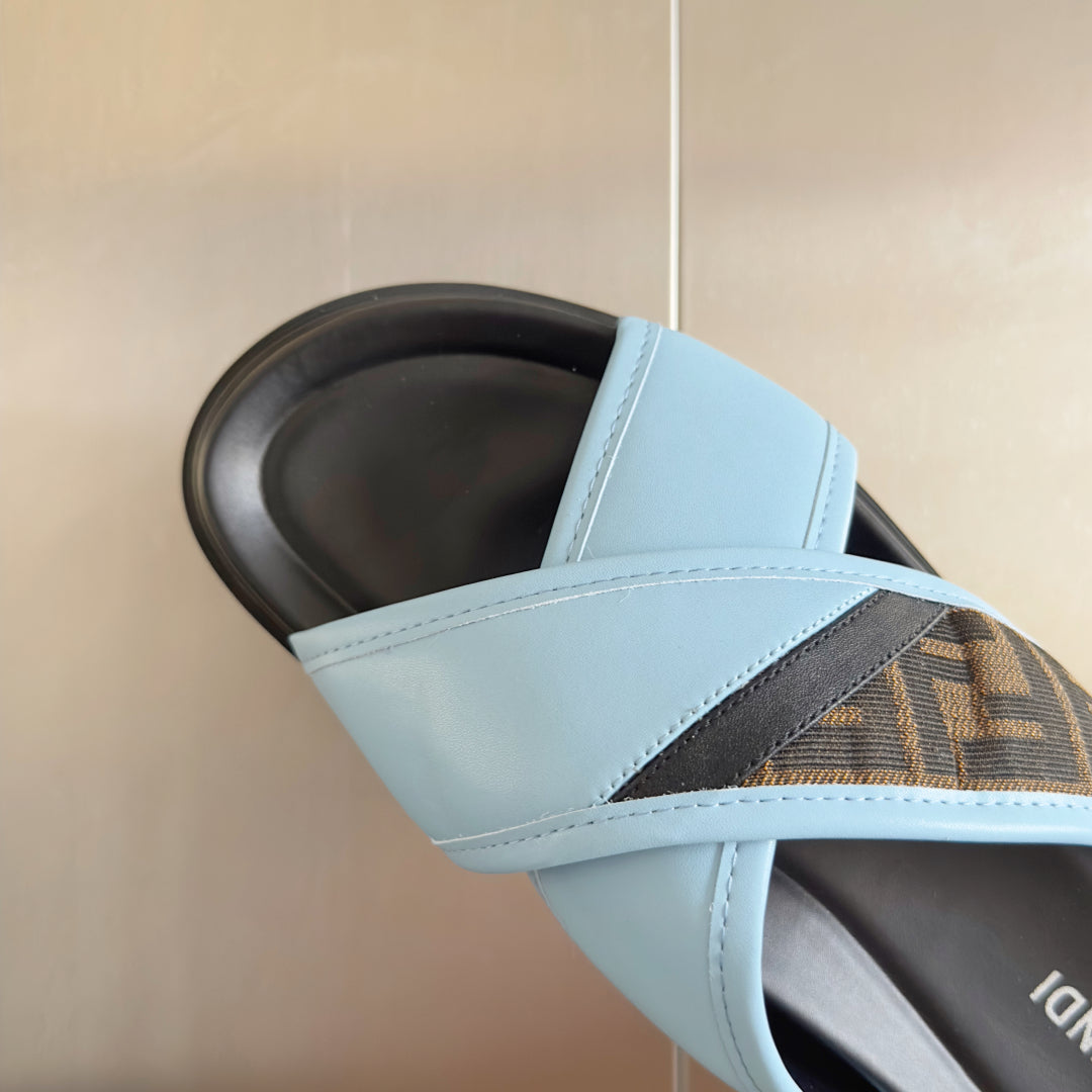 250507 New high-quality thick-soled embossed anti-slip slippers