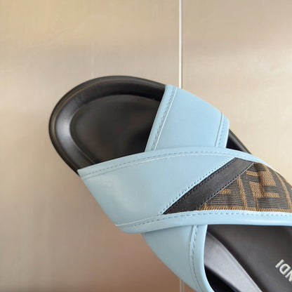 250507 New high-quality thick-soled embossed anti-slip slippers