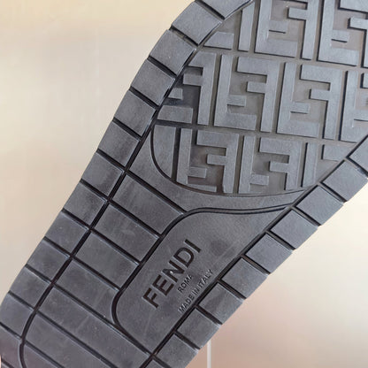 250507 New high-quality thick-soled embossed anti-slip slippers
