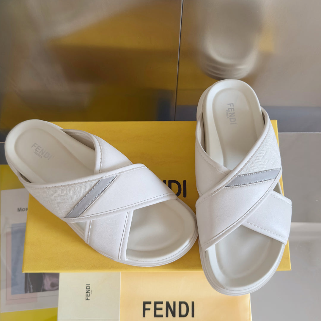 250507 New high-quality thick-soled embossed anti-slip slippers