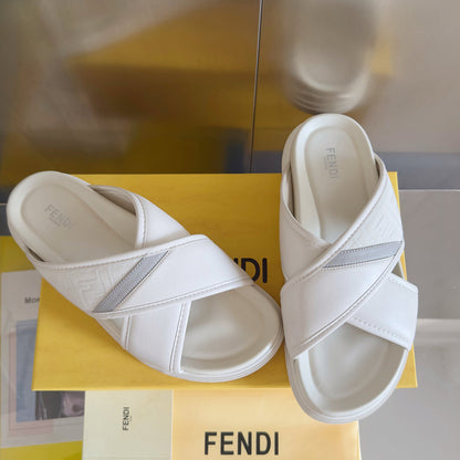 250507 New high-quality thick-soled embossed anti-slip slippers