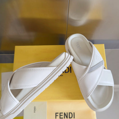250507 New high-quality thick-soled embossed anti-slip slippers