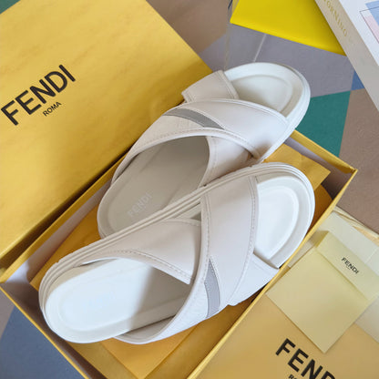250507 New high-quality thick-soled embossed anti-slip slippers