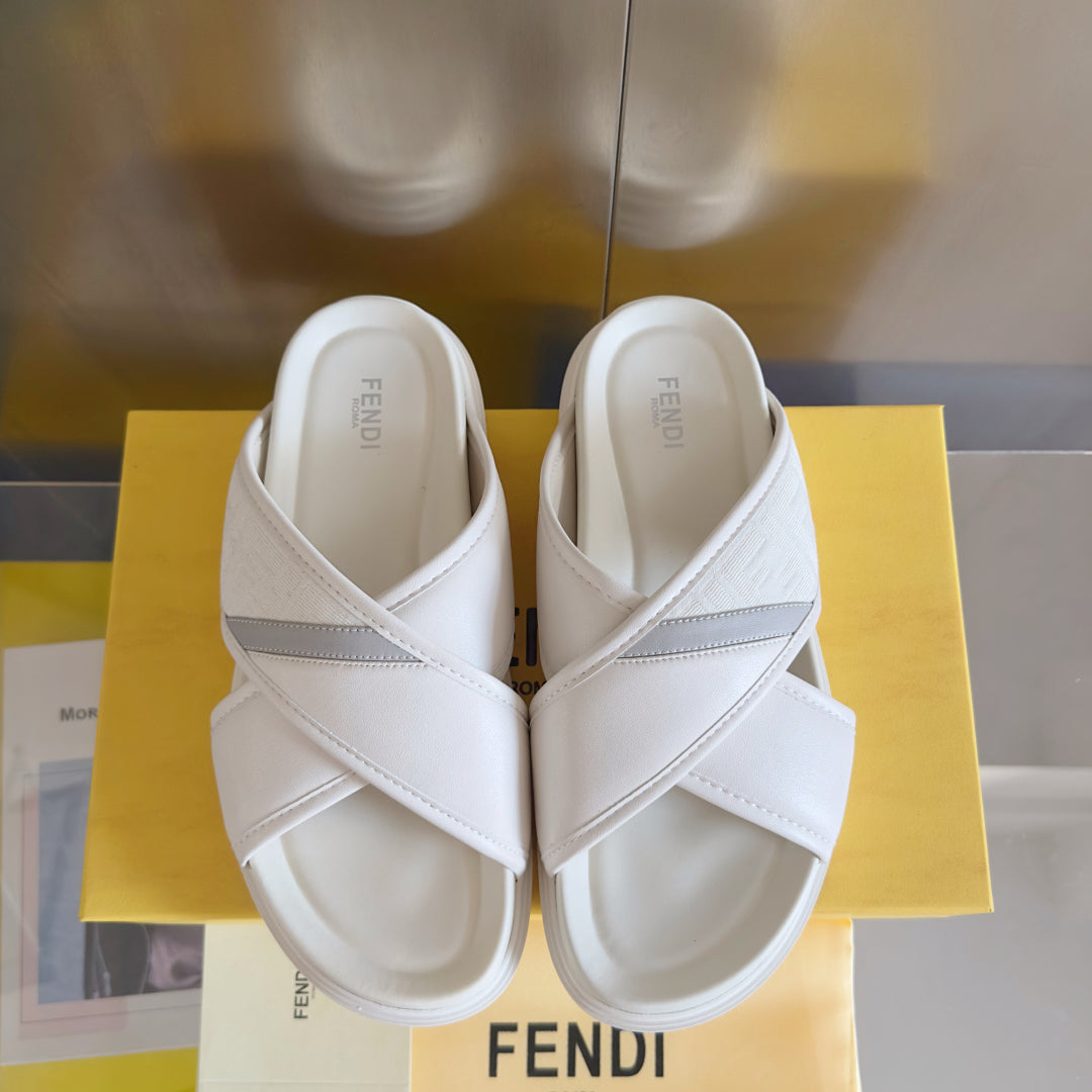 250507 New high-quality thick-soled embossed anti-slip slippers