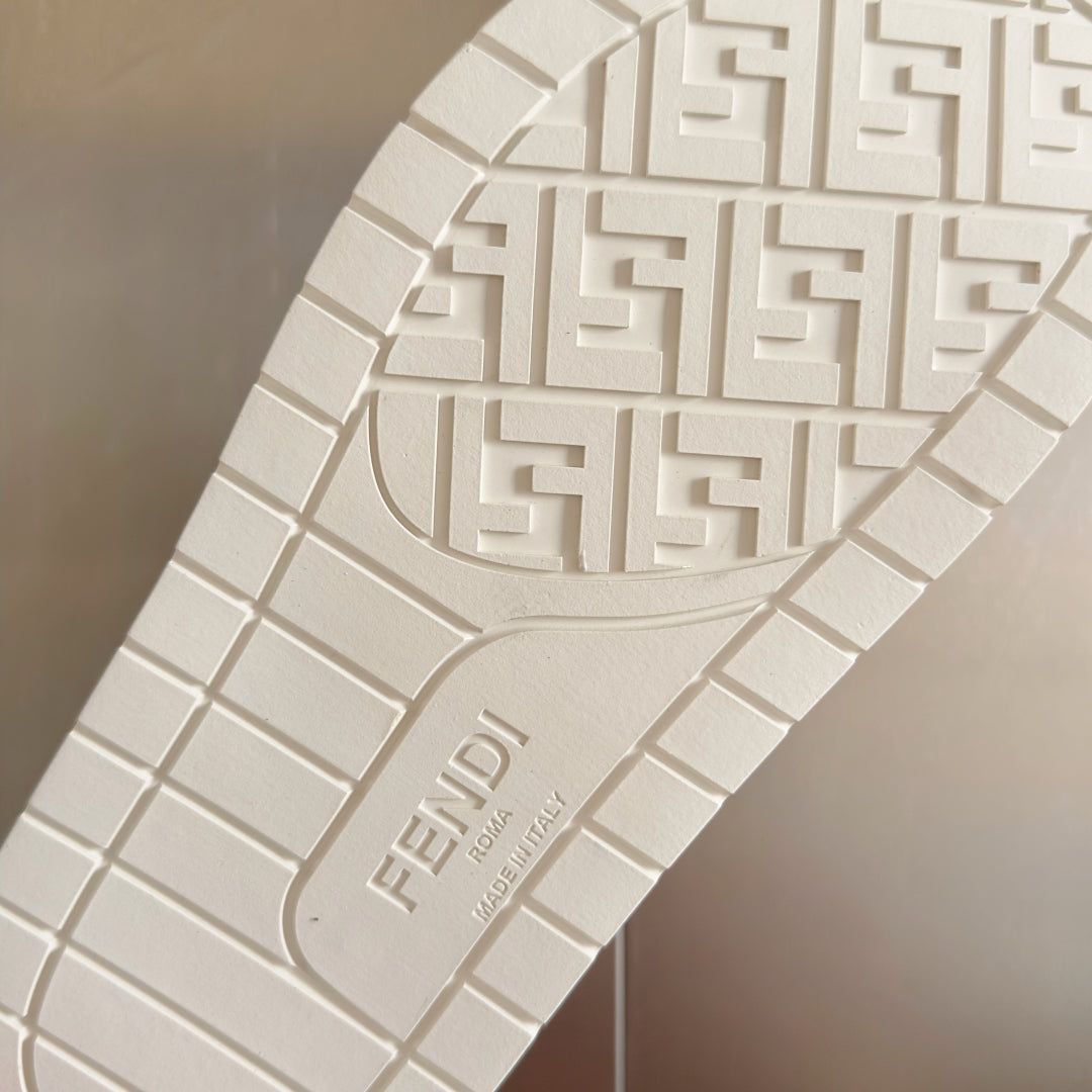 250507 New high-quality thick-soled embossed anti-slip slippers