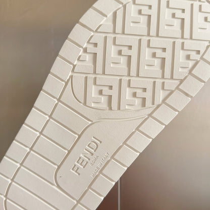 250507 New high-quality thick-soled embossed anti-slip slippers