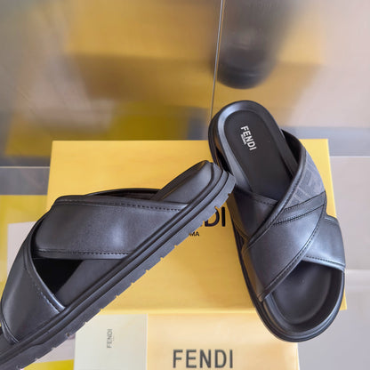 250507 New high-quality thick-soled embossed anti-slip slippers