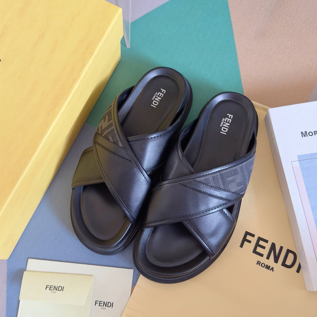 250507 New high-quality thick-soled embossed anti-slip slippers