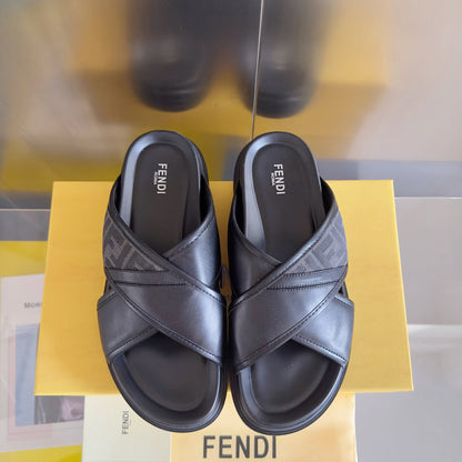 250507 New high-quality thick-soled embossed anti-slip slippers