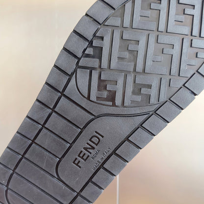 250507 New high-quality thick-soled embossed anti-slip slippers