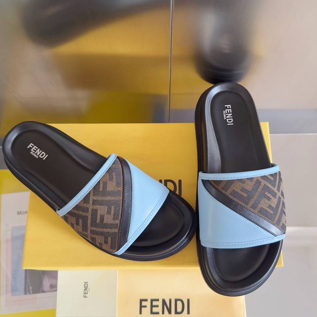 250507 New high-quality thick-soled embossed anti-slip slippers