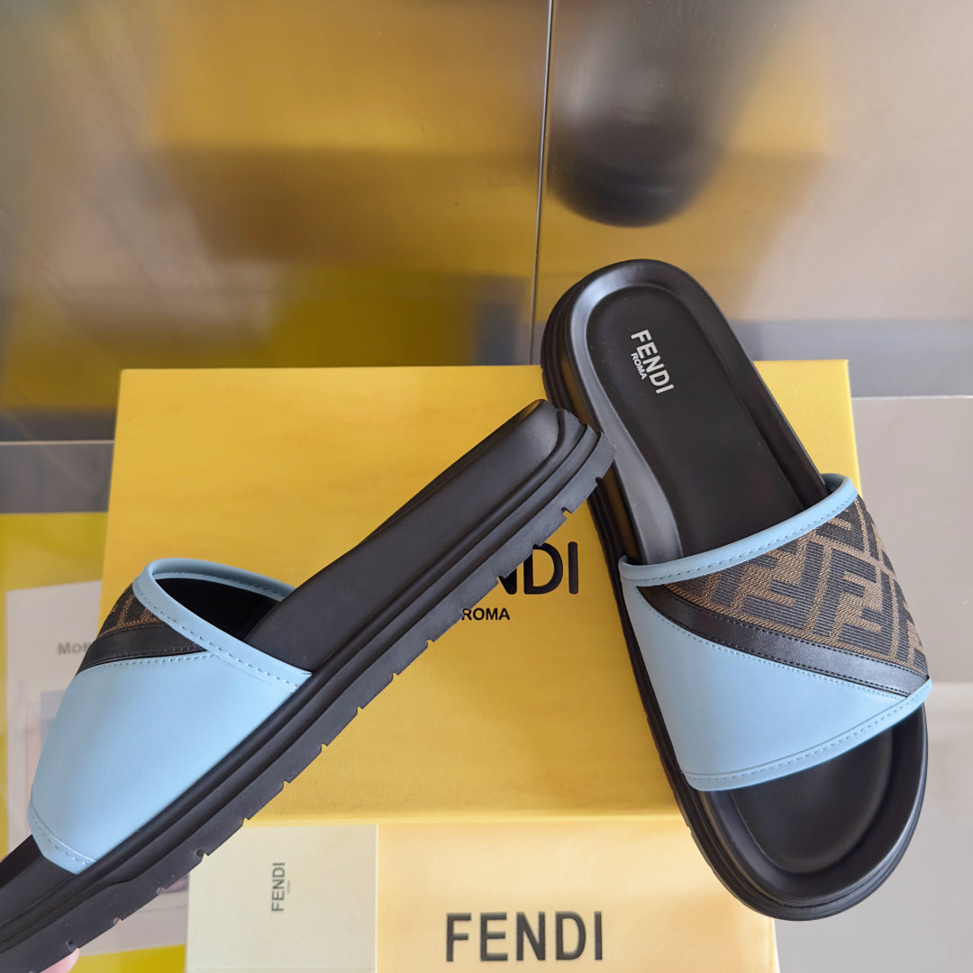 250507 New high-quality thick-soled embossed anti-slip slippers