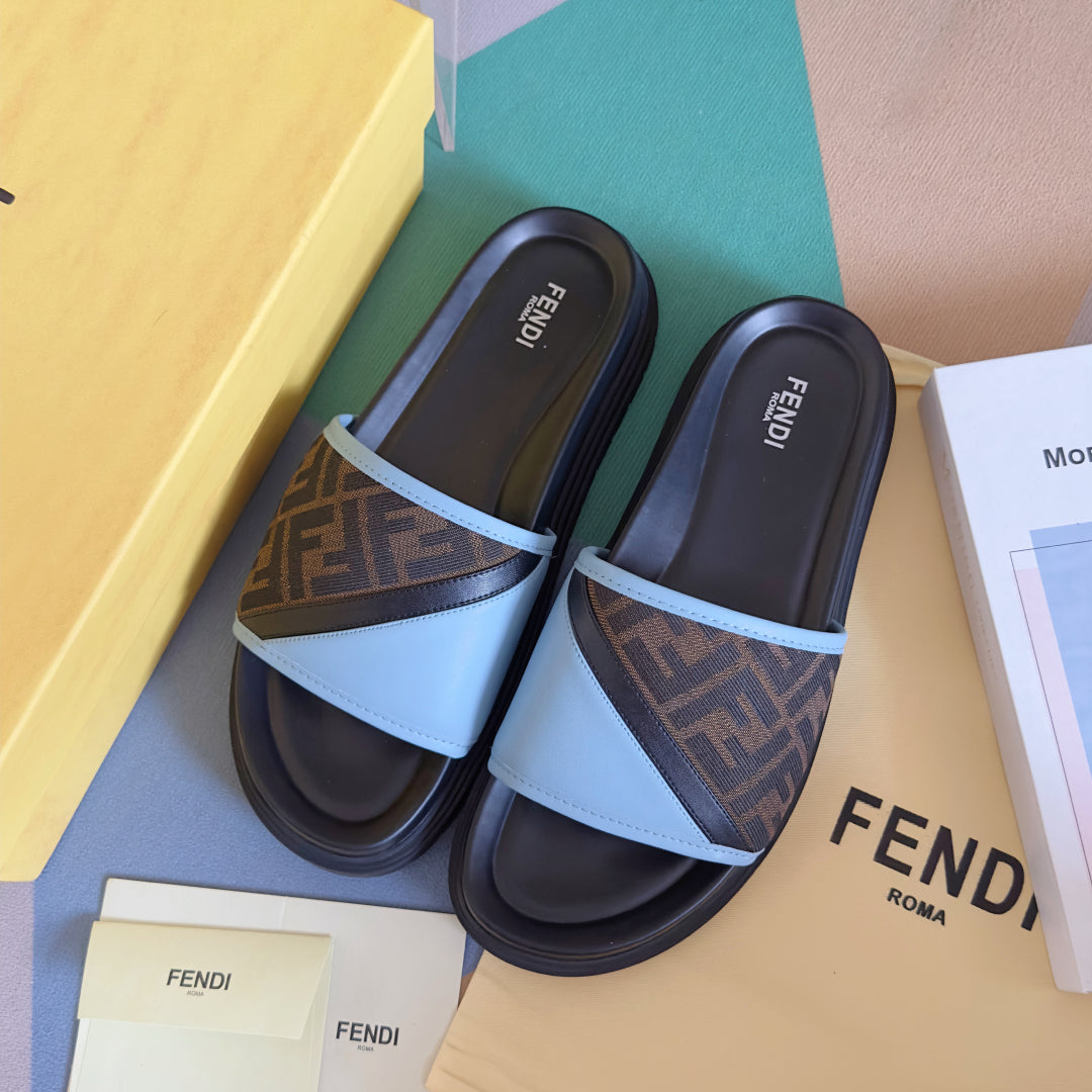 250507 New high-quality thick-soled embossed anti-slip slippers