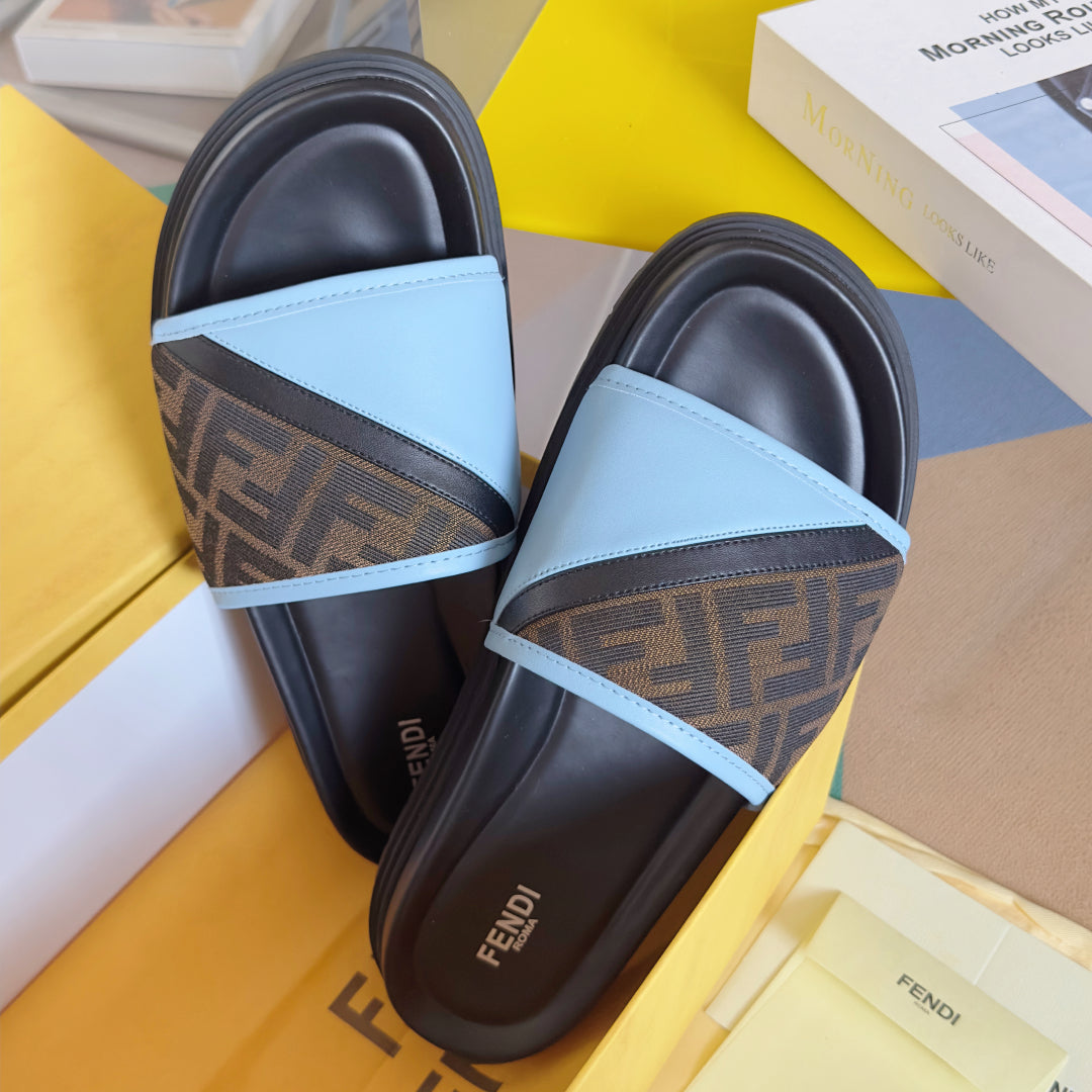 250507 New high-quality thick-soled embossed anti-slip slippers