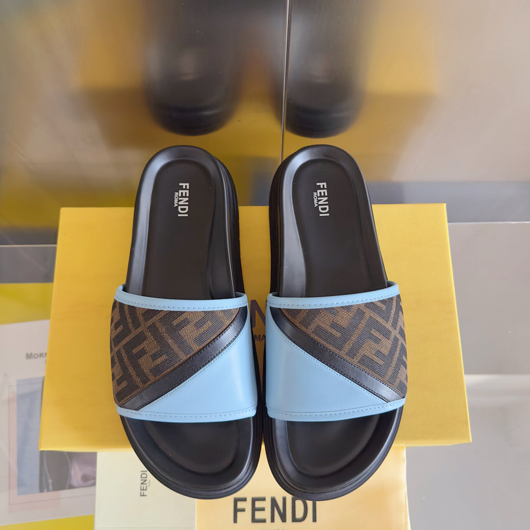250507 New high-quality thick-soled embossed anti-slip slippers