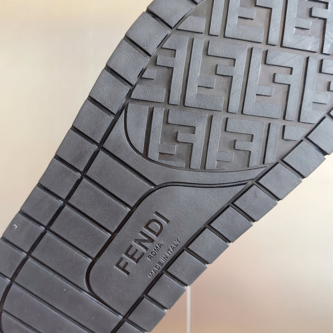 250507 New high-quality thick-soled embossed anti-slip slippers