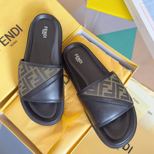 250507 New high-quality thick-soled embossed anti-slip slippers