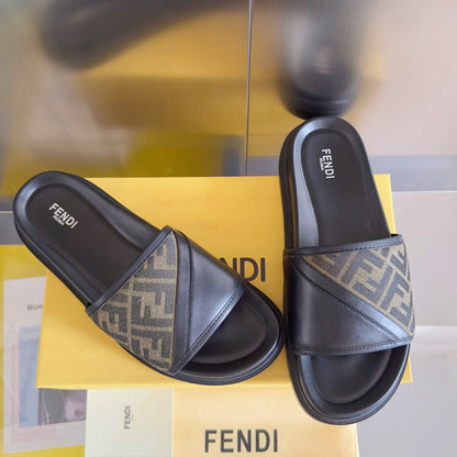 250507 New high-quality thick-soled embossed anti-slip slippers