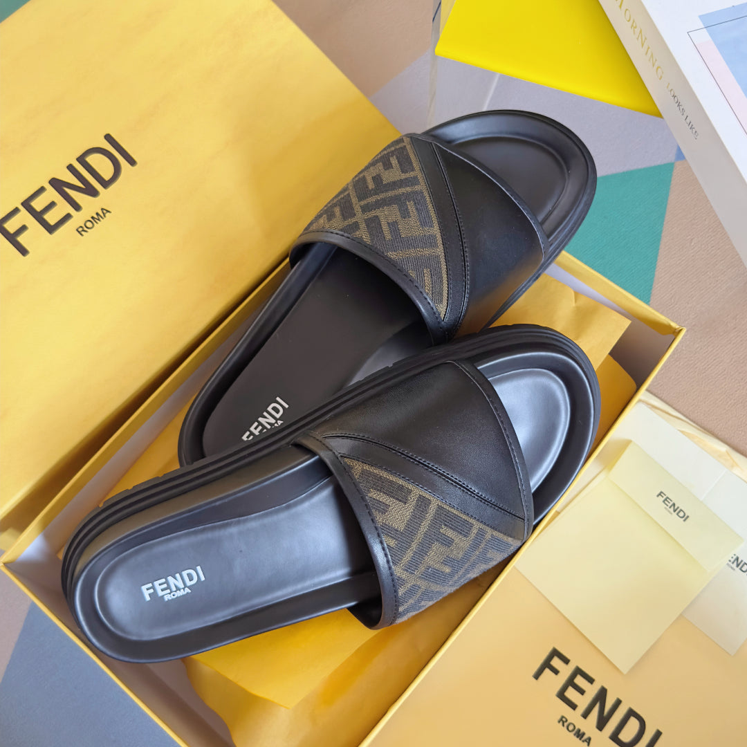 250507 New high-quality thick-soled embossed anti-slip slippers