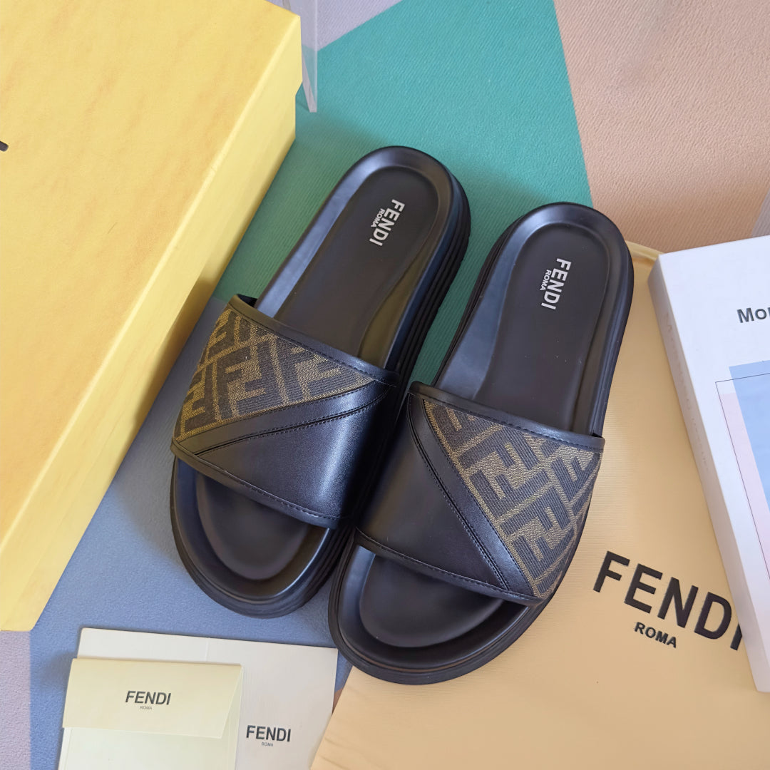 250507 New high-quality thick-soled embossed anti-slip slippers