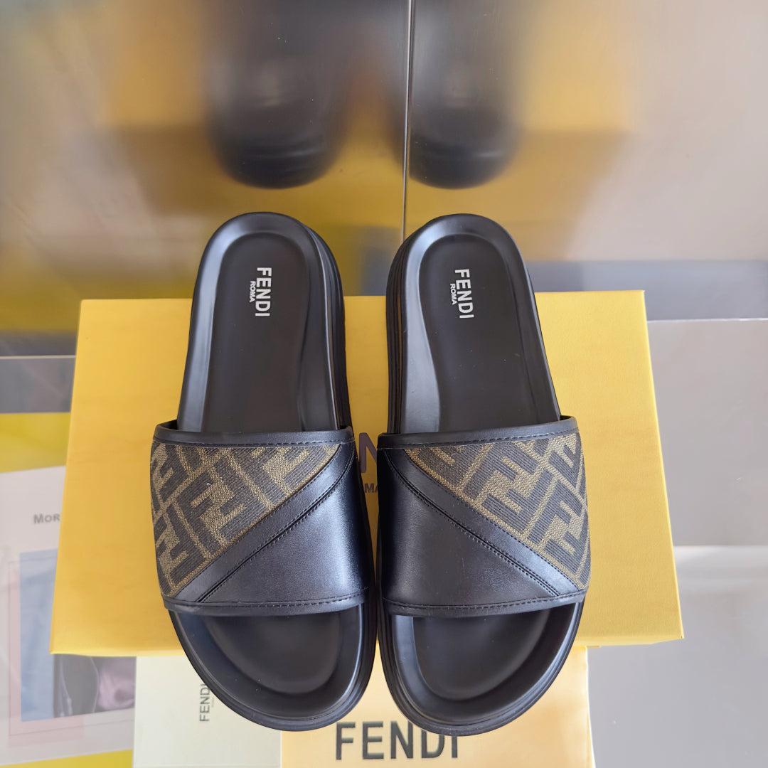 250507 New high-quality thick-soled embossed anti-slip slippers