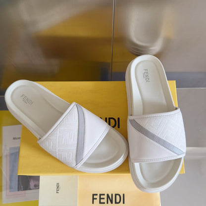 250507 New high-quality thick-soled embossed anti-slip slippers