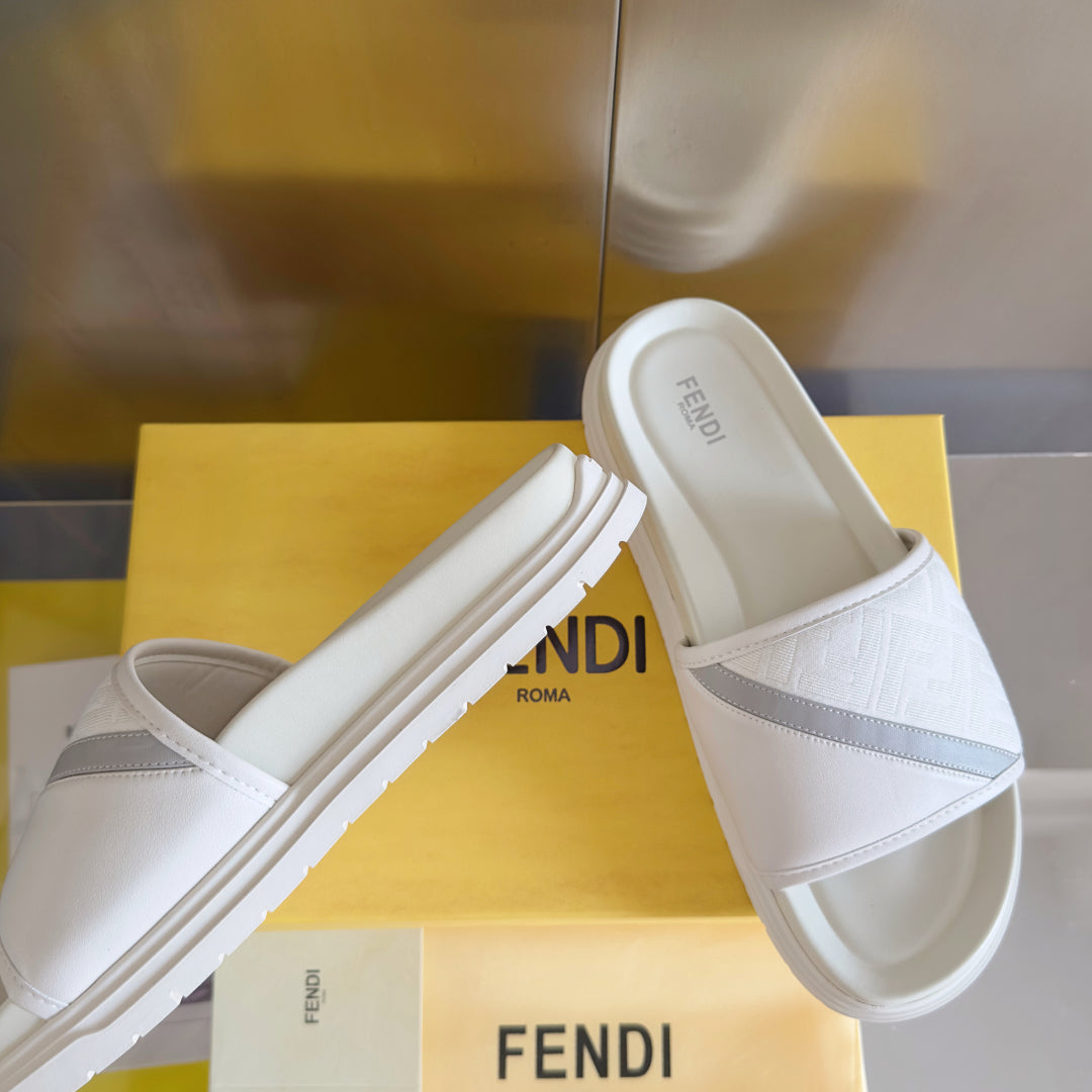 250507 New high-quality thick-soled embossed anti-slip slippers