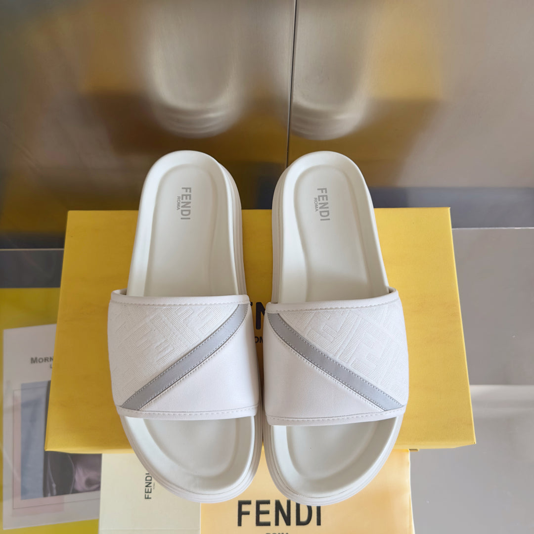 250507 New high-quality thick-soled embossed anti-slip slippers