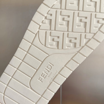 250507 New high-quality thick-soled embossed anti-slip slippers